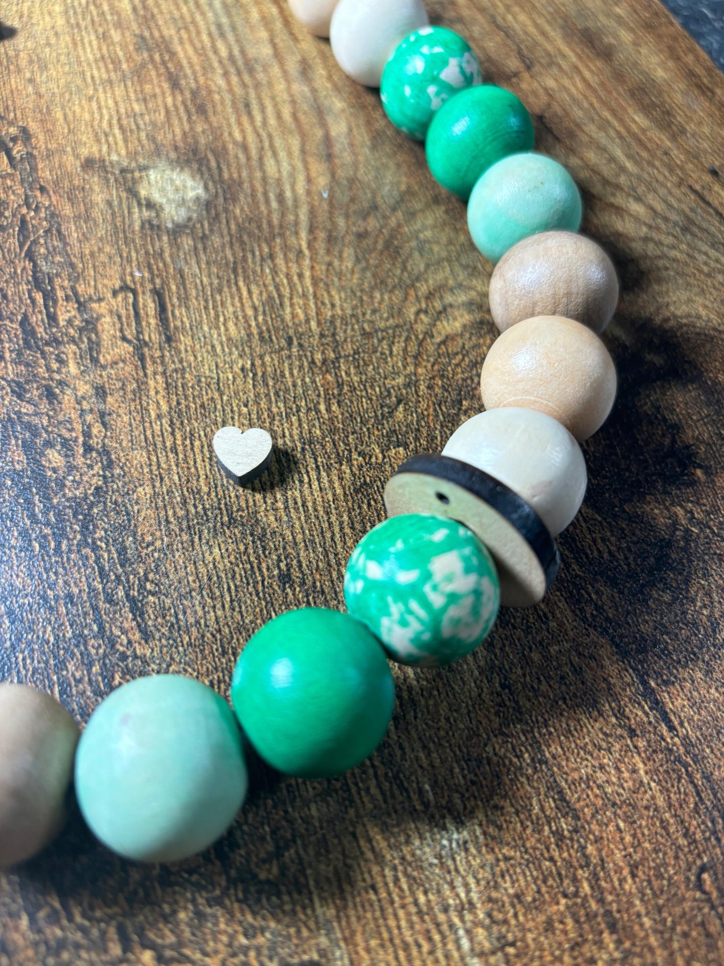 Neutral Green Button Beads Necklace