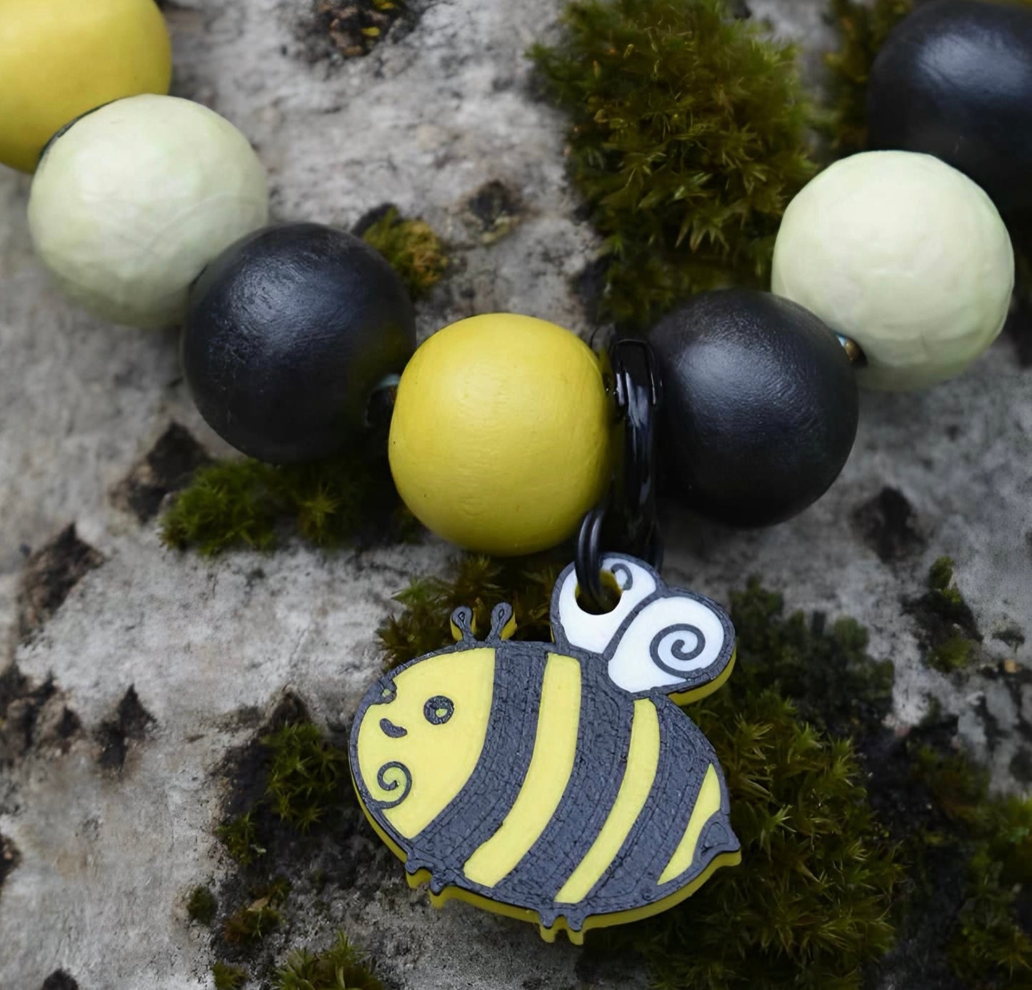 Blooming Bee🐝 Glow in the dark Button Beads Pet Necklace