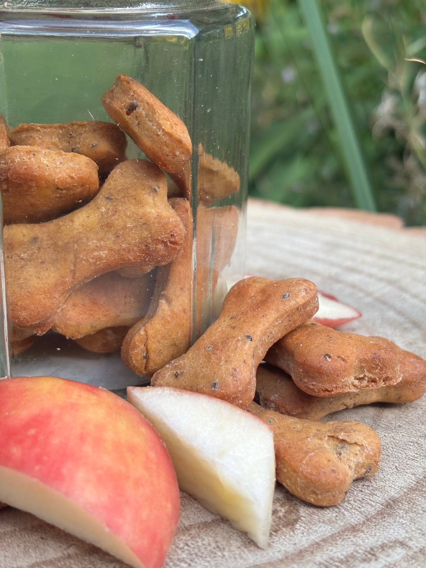Artisan Dog Biscuits Peanut Butter, Banana, Apple & Gram Flour