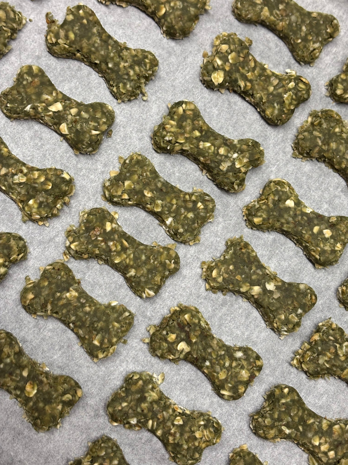 Artisan Baked Biscuits- Oats, Peanut butter, Banana, Pear & Magic Green blend supplement