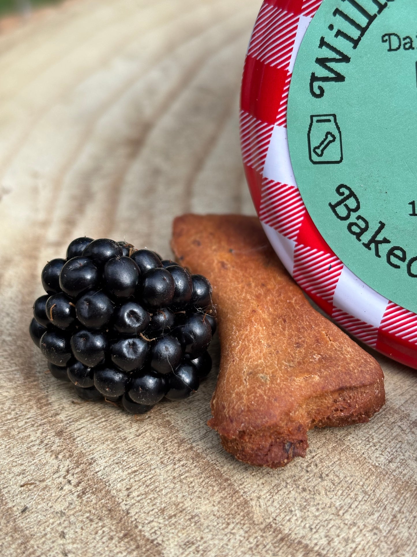 (SEASONAL) Artisan Dog Biscuits Peanut Butter, Banana, Blackberry & Gram Flour